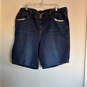 Torrid Bermuda Jegging 11”